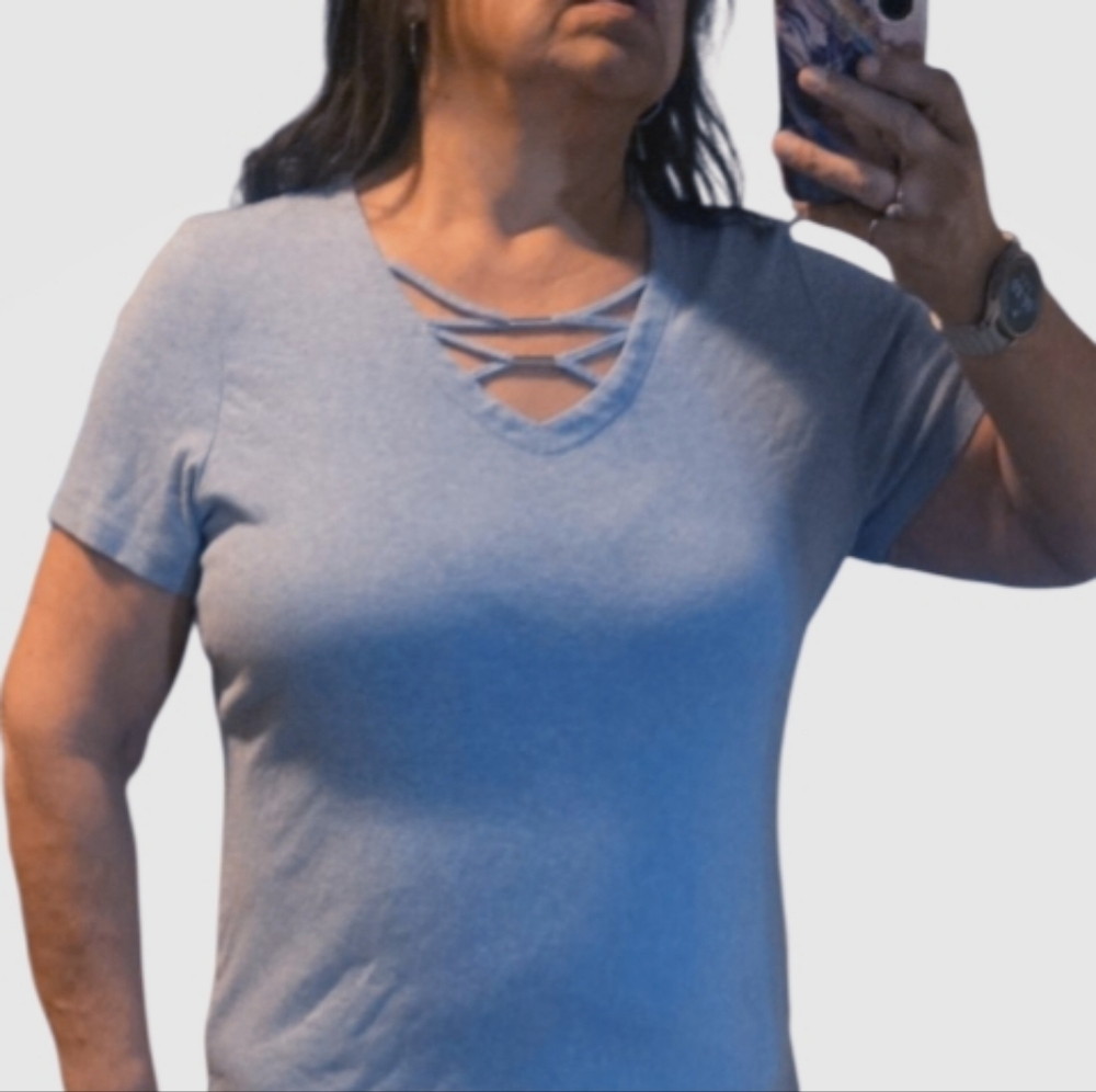 Karen Scott Feminine Light Blue Crisscross V-neck Top. Size XL